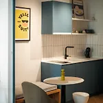 Yellow Apartahotel 4*