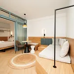 Yellow Apartahotel 4*