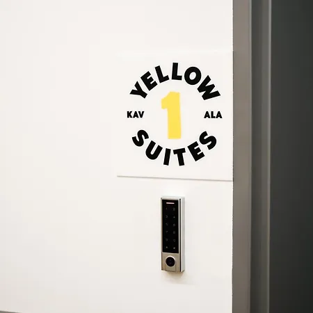 Ξενοδοχείο με διαμερίσματα Yellow 4*