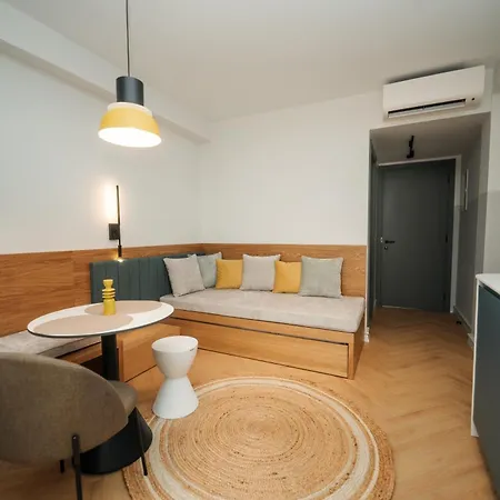 Yellow Ξενοδοχείο με διαμερίσματα 4*