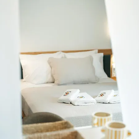 Yellow Ξενοδοχείο με διαμερίσματα 4*