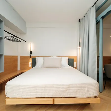 Апарт-отель Yellow 4*