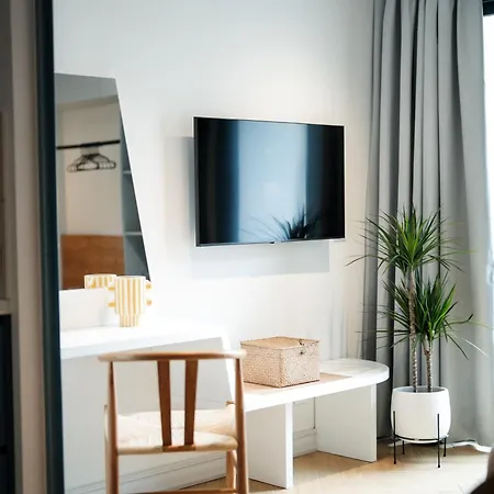 Yellow Ξενοδοχείο με διαμερίσματα 4*