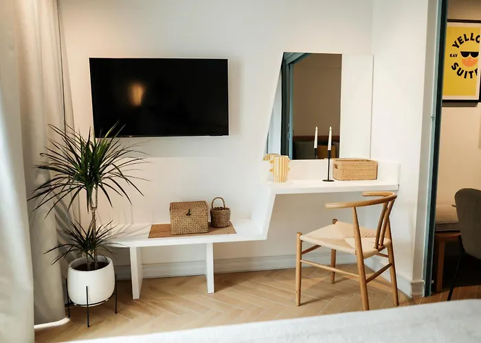 Yellow Lägenhetshotell 4*