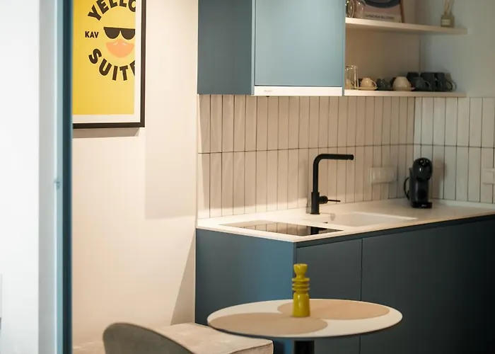 Yellow شقة فندقية 4*